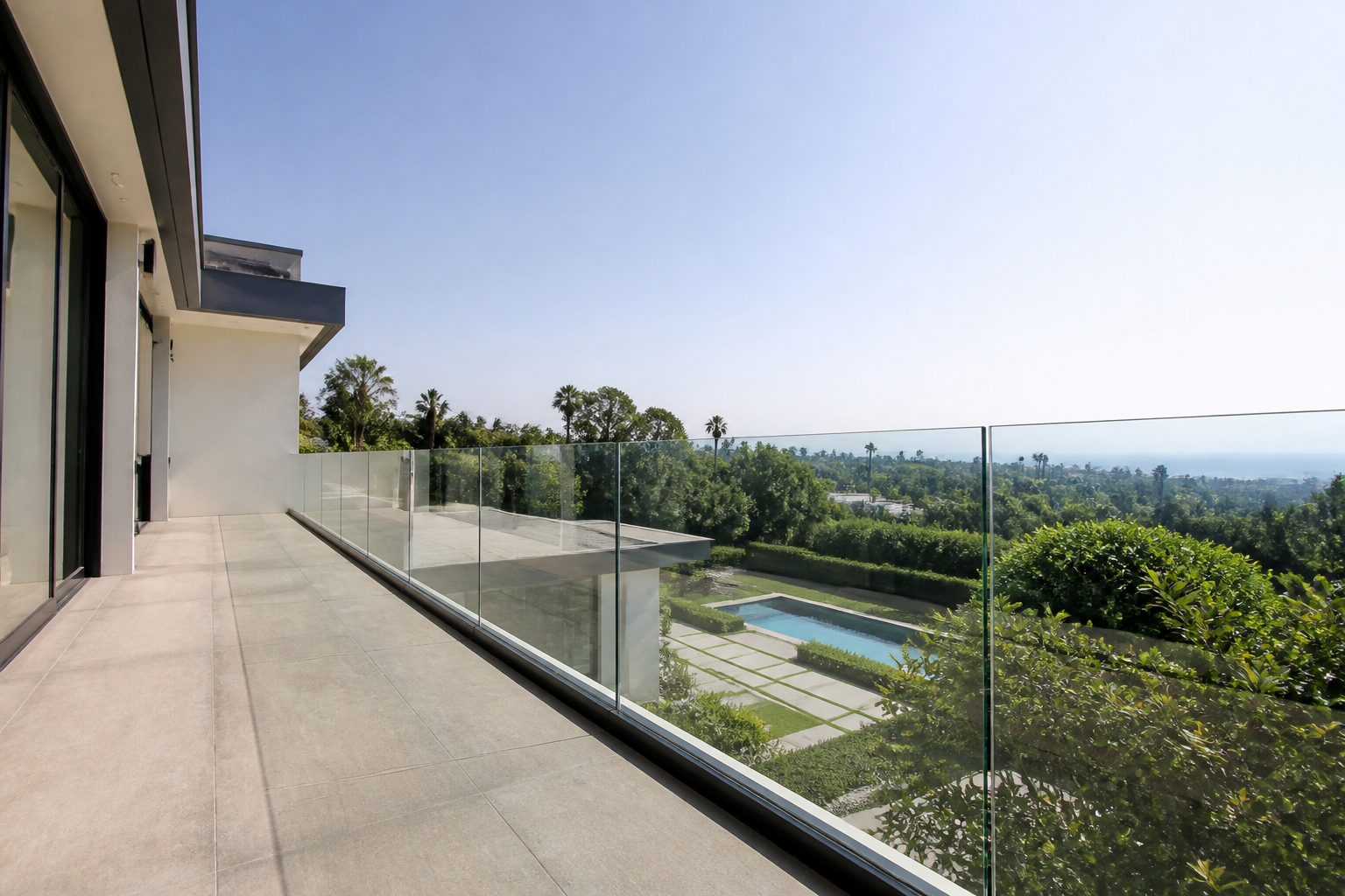 VLX 120 Glass Railing System in Oakland Park, FL | TruePane Windows & Doors - detail 4